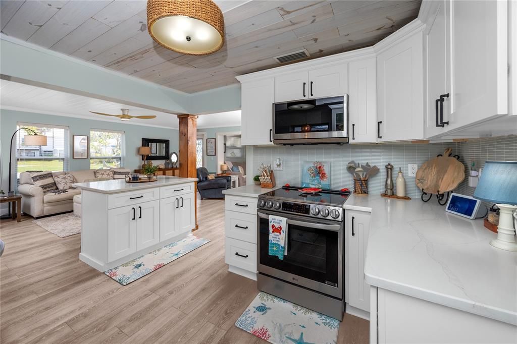 For Sale: $599,000 (2 beds, 1 baths, 1142 Square Feet)