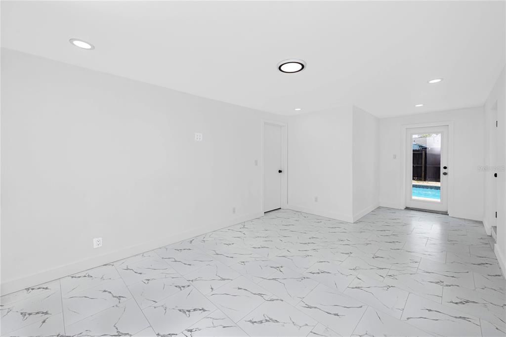 На продажу: $569,900 (3 спален, 2 ванн, 1450 Квадратных фут)