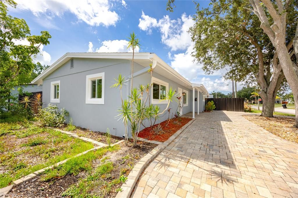 На продажу: $569,900 (3 спален, 2 ванн, 1450 Квадратных фут)