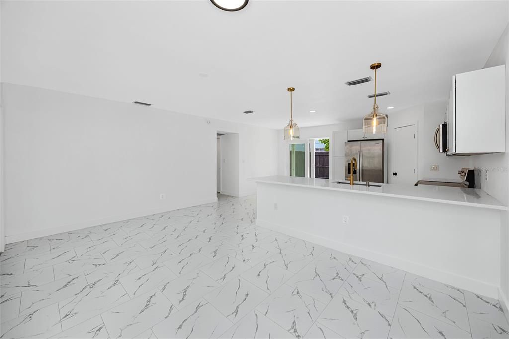 На продажу: $569,900 (3 спален, 2 ванн, 1450 Квадратных фут)