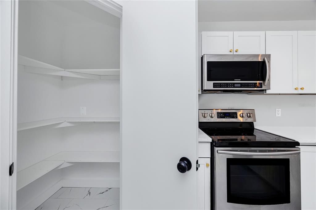 На продажу: $569,900 (3 спален, 2 ванн, 1450 Квадратных фут)