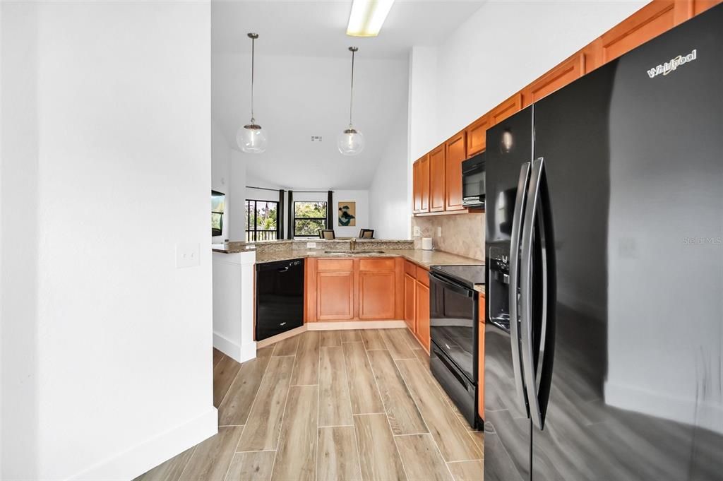 For Sale: $295,000 (2 beds, 2 baths, 1075 Square Feet)