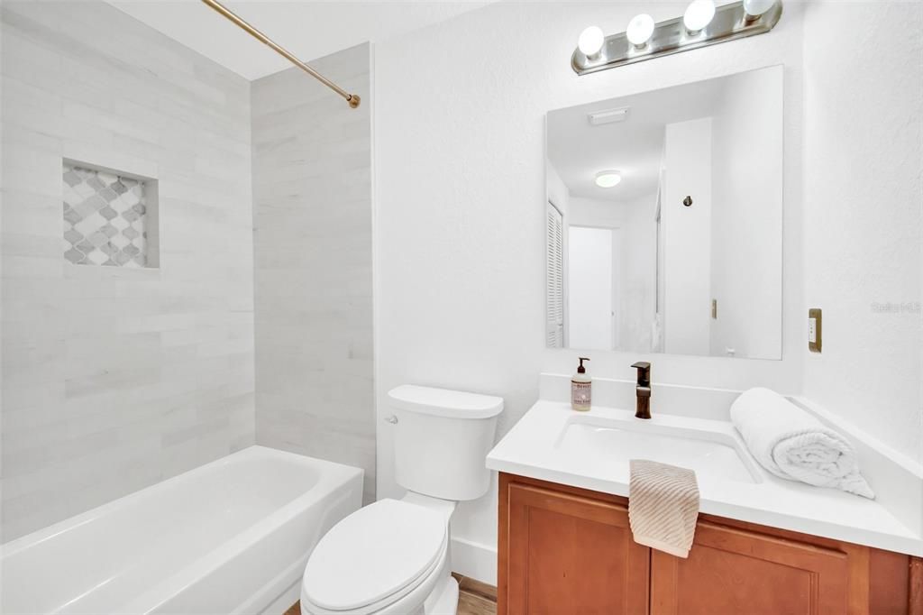 For Sale: $295,000 (2 beds, 2 baths, 1075 Square Feet)