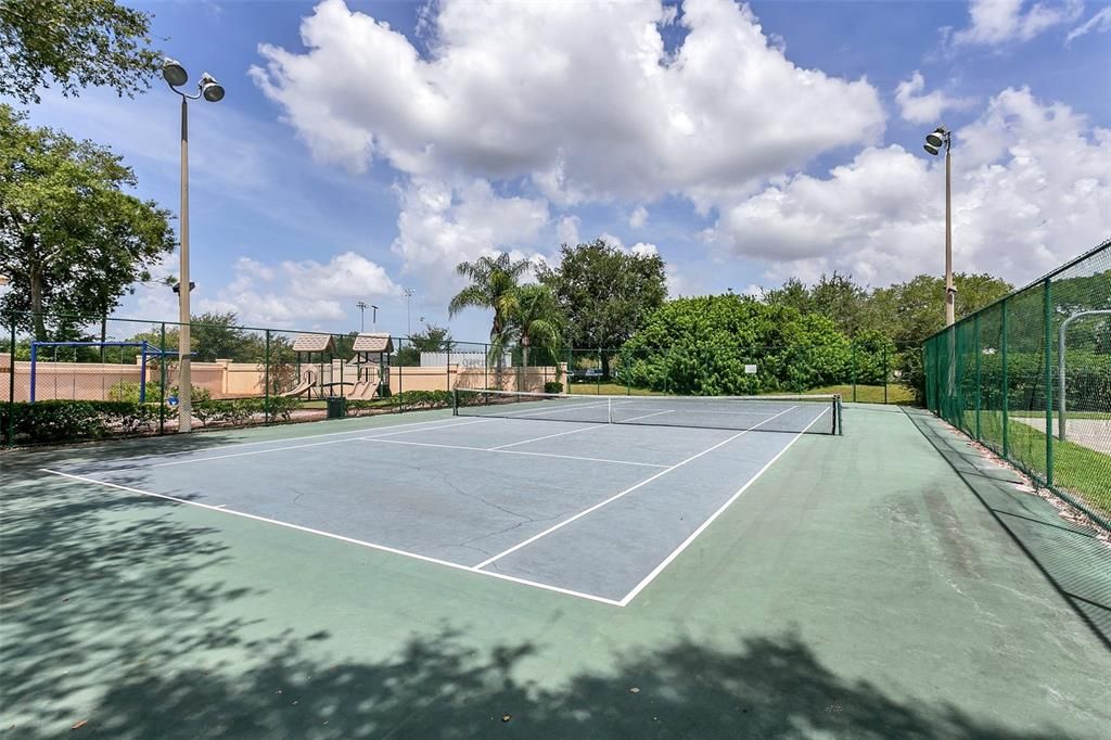 For Sale: $295,000 (2 beds, 2 baths, 1075 Square Feet)