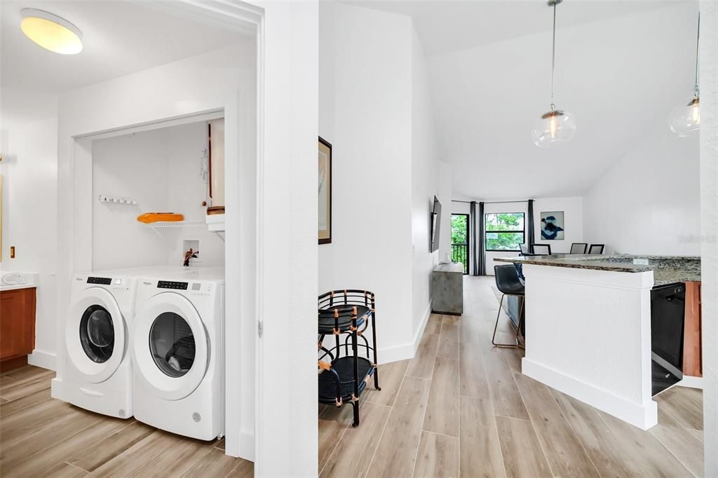 For Sale: $295,000 (2 beds, 2 baths, 1075 Square Feet)