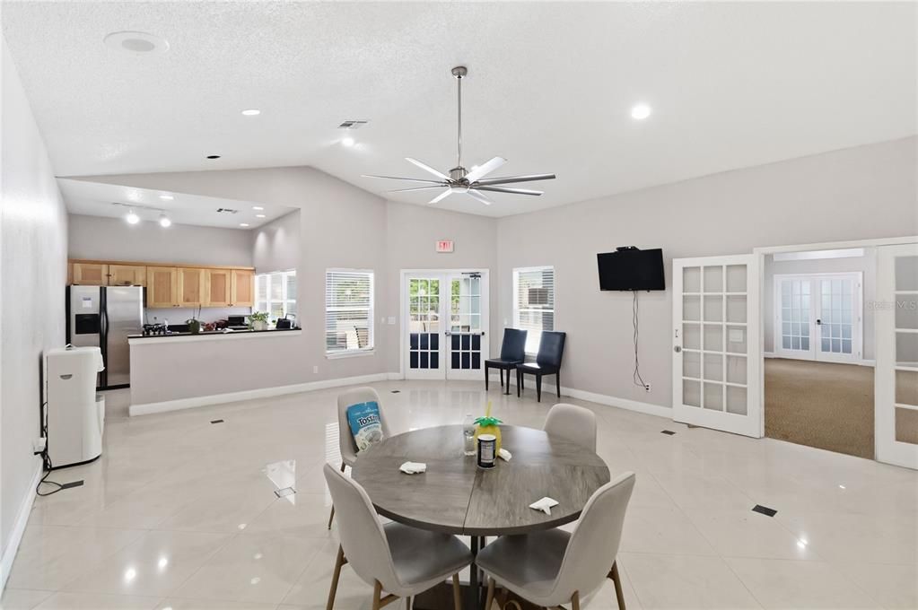 For Sale: $155,000 (2 beds, 2 baths, 1054 Square Feet)