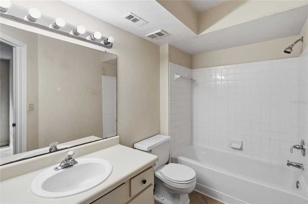For Sale: $155,000 (2 beds, 2 baths, 1054 Square Feet)