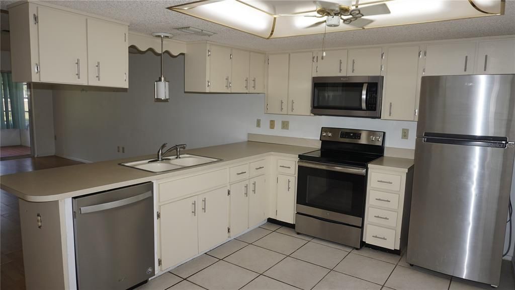 For Sale: $109,900 (2 beds, 2 baths, 1029 Square Feet)