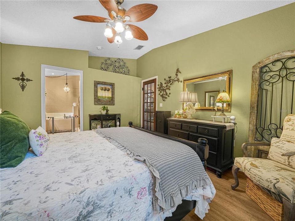 For Sale: $359,900 (3 beds, 2 baths, 1600 Square Feet)