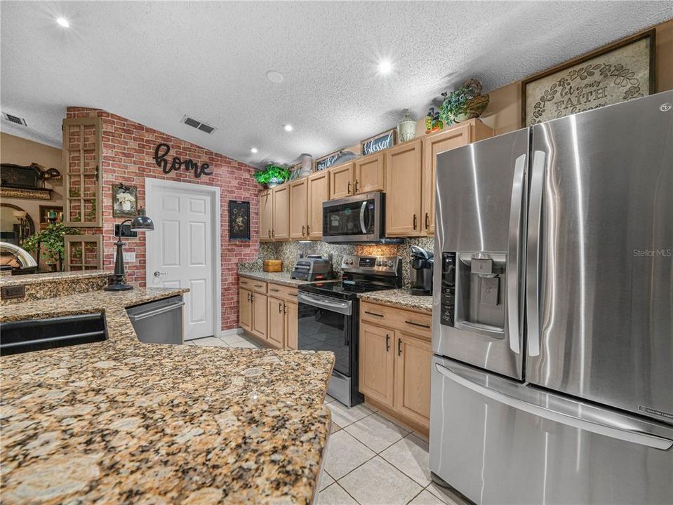 For Sale: $359,900 (3 beds, 2 baths, 1600 Square Feet)