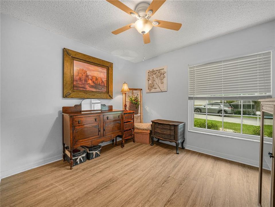 For Sale: $359,900 (3 beds, 2 baths, 1600 Square Feet)