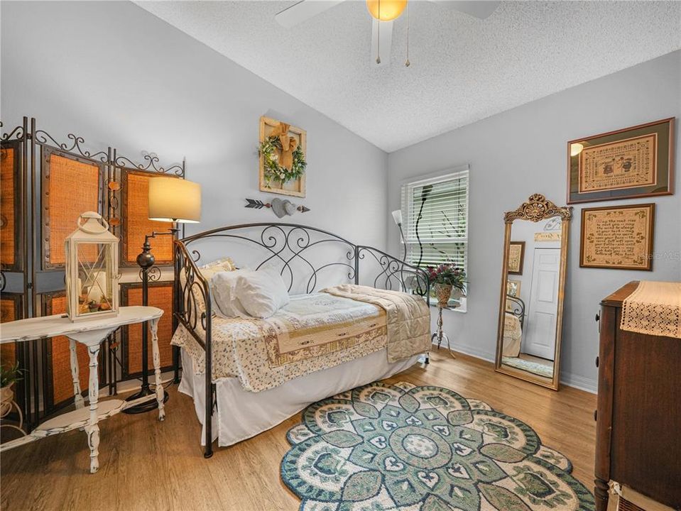 For Sale: $359,900 (3 beds, 2 baths, 1600 Square Feet)