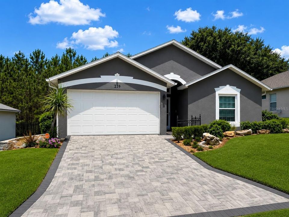 For Sale: $359,900 (3 beds, 2 baths, 1600 Square Feet)