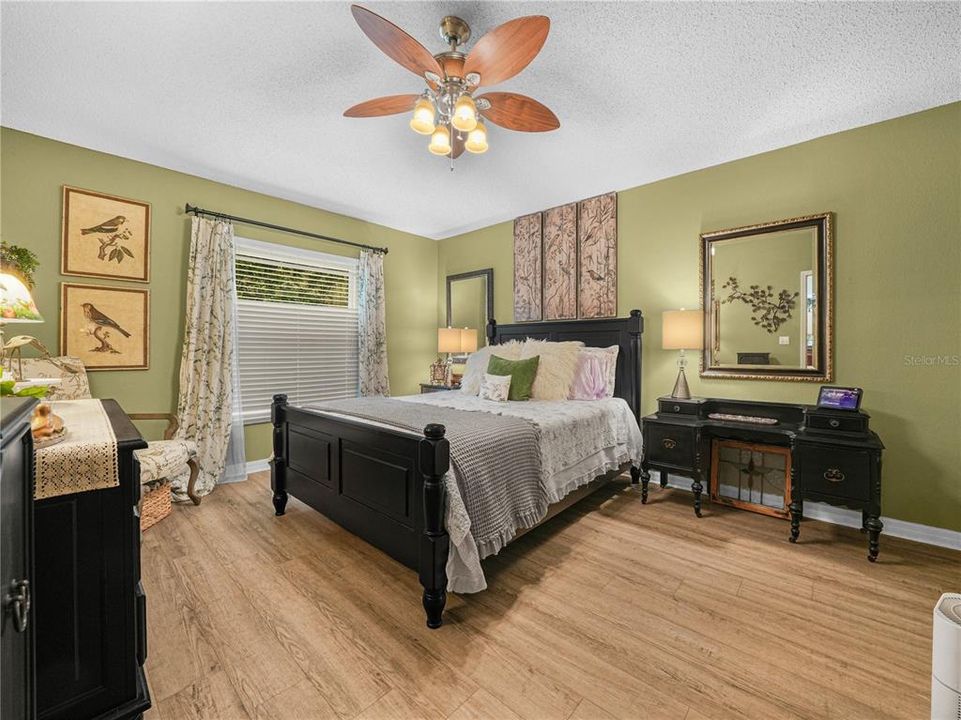For Sale: $359,900 (3 beds, 2 baths, 1600 Square Feet)
