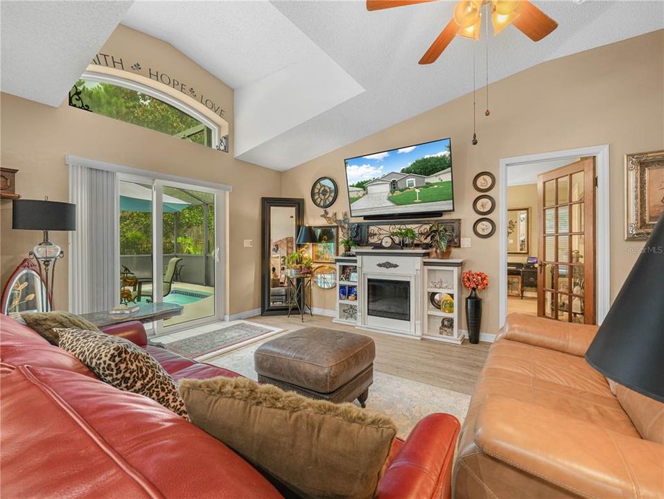 For Sale: $359,900 (3 beds, 2 baths, 1600 Square Feet)
