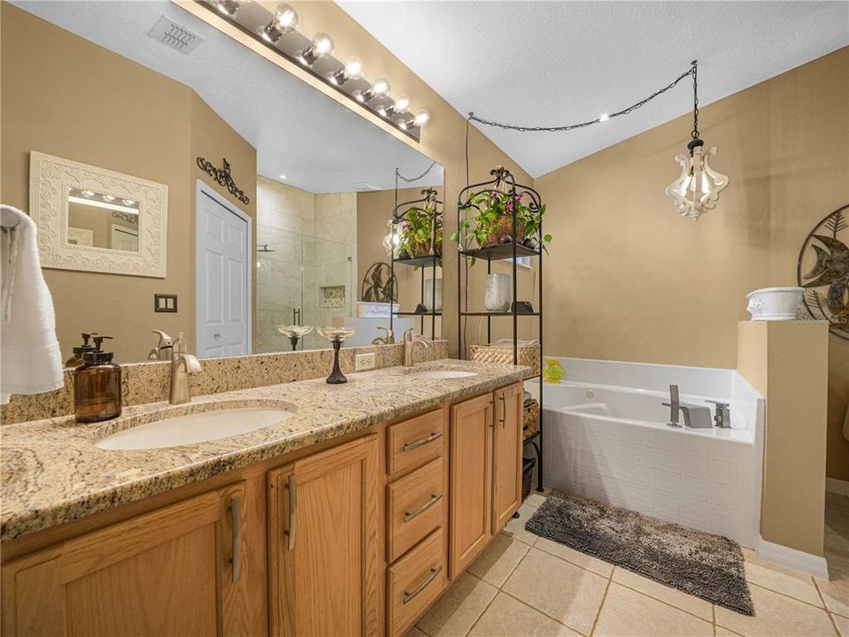 For Sale: $359,900 (3 beds, 2 baths, 1600 Square Feet)
