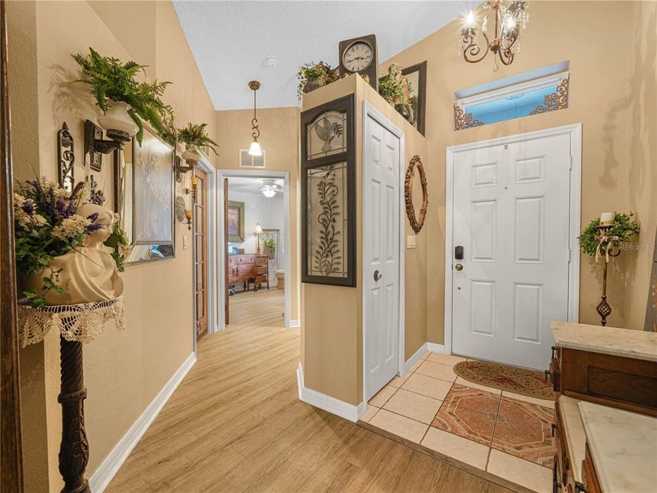For Sale: $359,900 (3 beds, 2 baths, 1600 Square Feet)