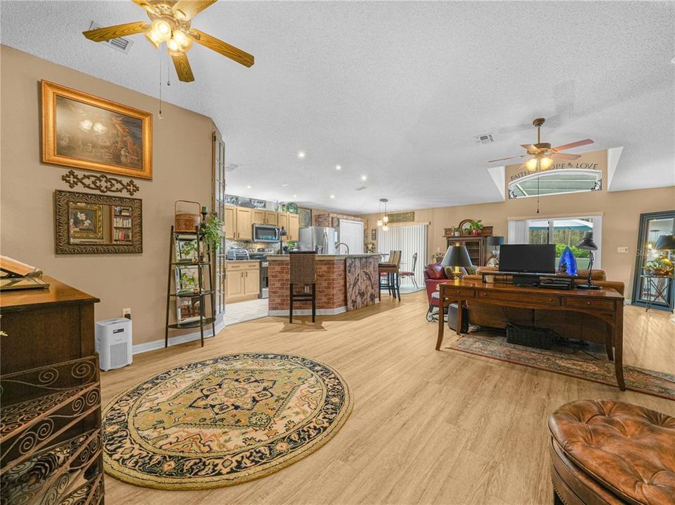 For Sale: $359,900 (3 beds, 2 baths, 1600 Square Feet)