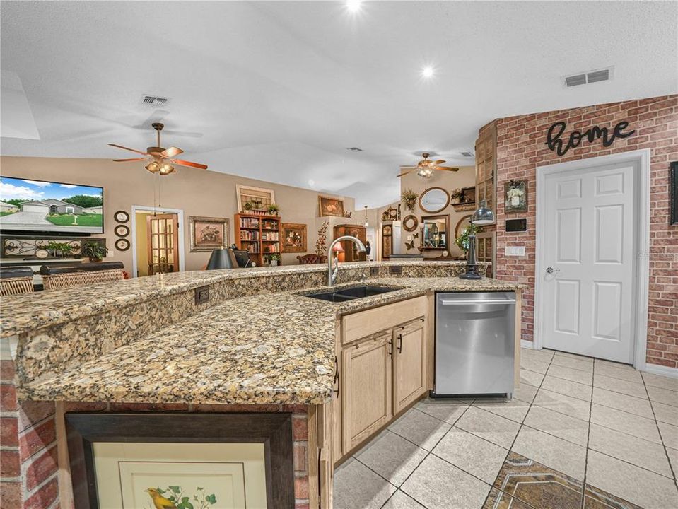 For Sale: $359,900 (3 beds, 2 baths, 1600 Square Feet)