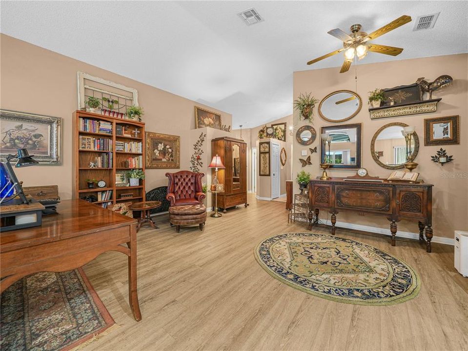 For Sale: $359,900 (3 beds, 2 baths, 1600 Square Feet)