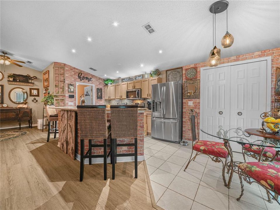For Sale: $359,900 (3 beds, 2 baths, 1600 Square Feet)