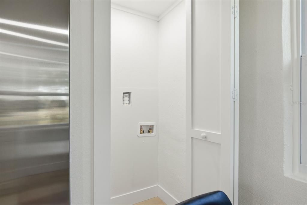 For Sale: $225,000 (2 beds, 1 baths, 744 Square Feet)