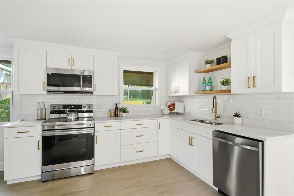 For Sale: $225,000 (2 beds, 1 baths, 744 Square Feet)