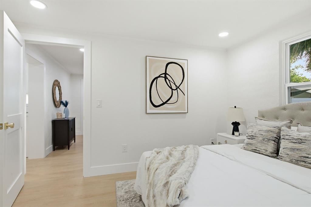 For Sale: $225,000 (2 beds, 1 baths, 744 Square Feet)