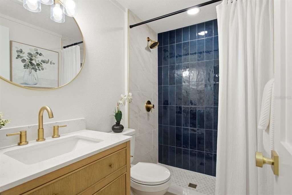 For Sale: $225,000 (2 beds, 1 baths, 744 Square Feet)