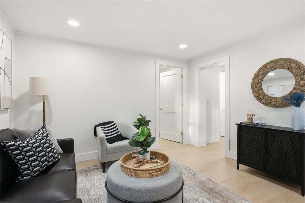 For Sale: $225,000 (2 beds, 1 baths, 744 Square Feet)