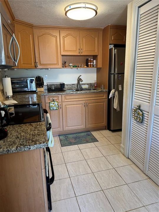 For Sale: $154,000 (1 beds, 1 baths, 768 Square Feet)