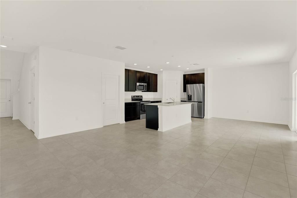 For Rent: $2,098 (4 beds, 2 baths, 1933 Square Feet)