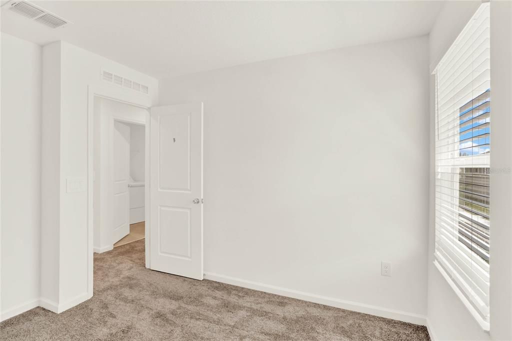 For Rent: $2,098 (4 beds, 2 baths, 1933 Square Feet)