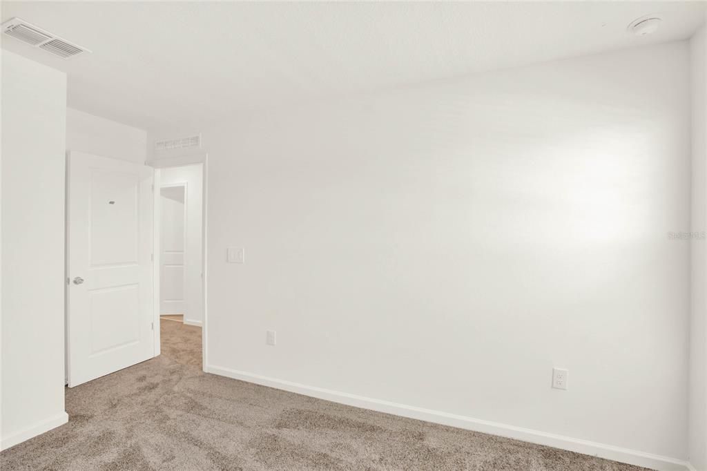 For Rent: $2,098 (4 beds, 2 baths, 1933 Square Feet)