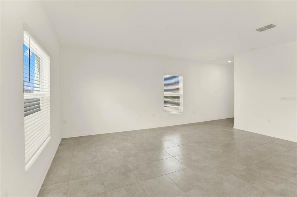 For Rent: $2,098 (4 beds, 2 baths, 1933 Square Feet)