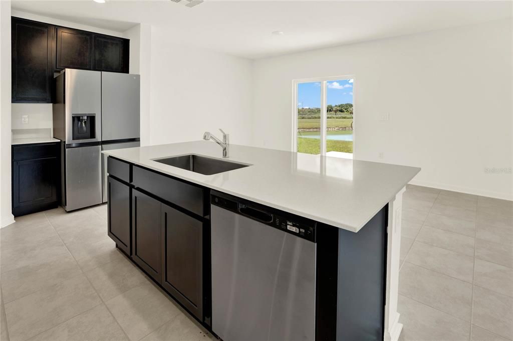 For Rent: $2,098 (4 beds, 2 baths, 1933 Square Feet)
