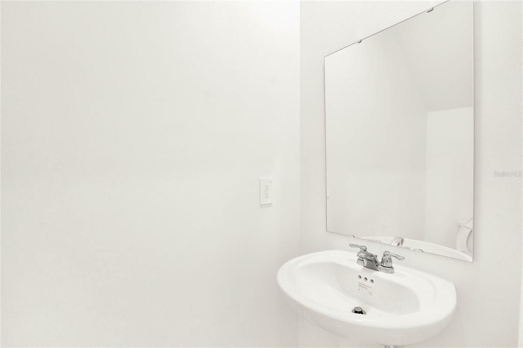 For Rent: $2,098 (4 beds, 2 baths, 1933 Square Feet)