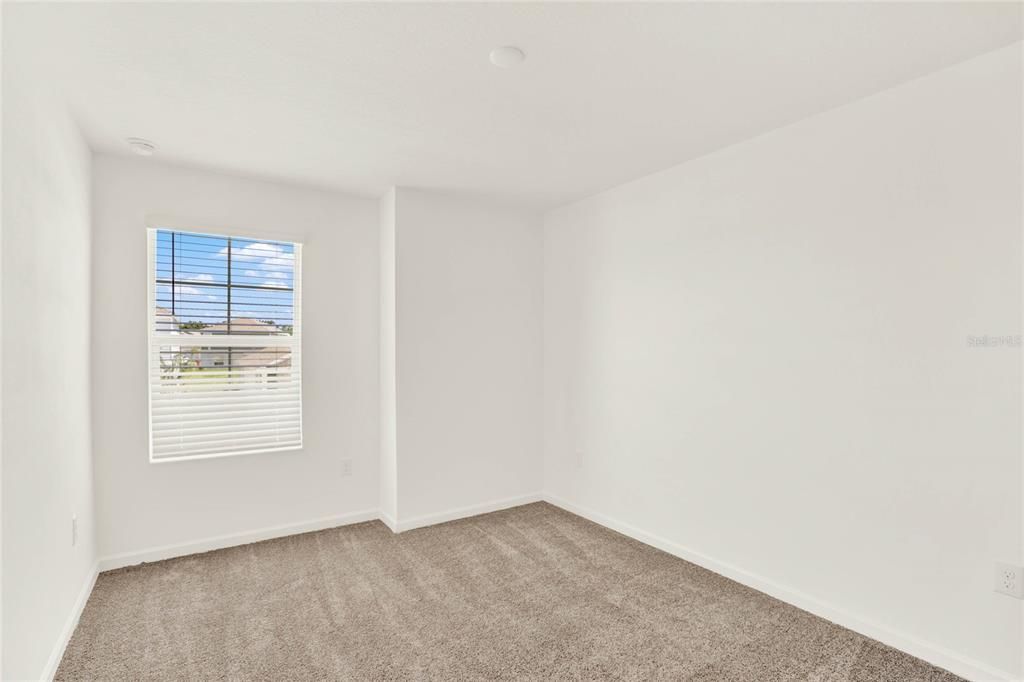 For Rent: $2,098 (4 beds, 2 baths, 1933 Square Feet)