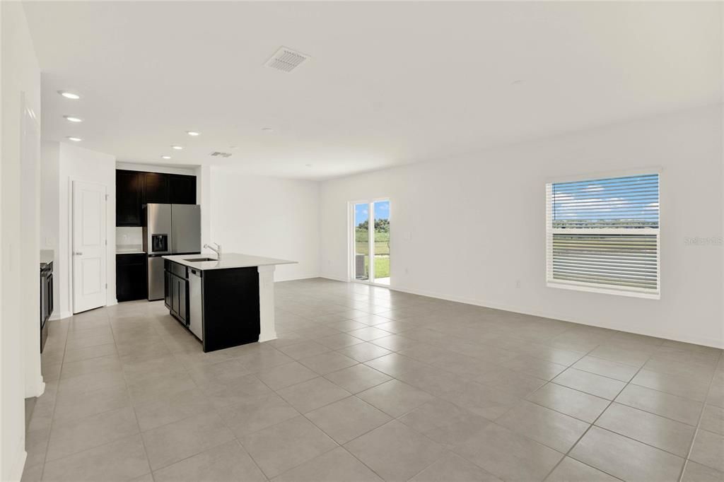 For Rent: $2,098 (4 beds, 2 baths, 1933 Square Feet)