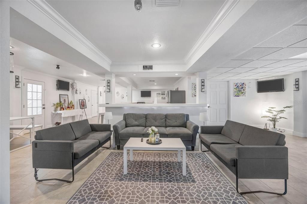 For Sale: $1,100,000 (6 beds, 5 baths, 5006 Square Feet)