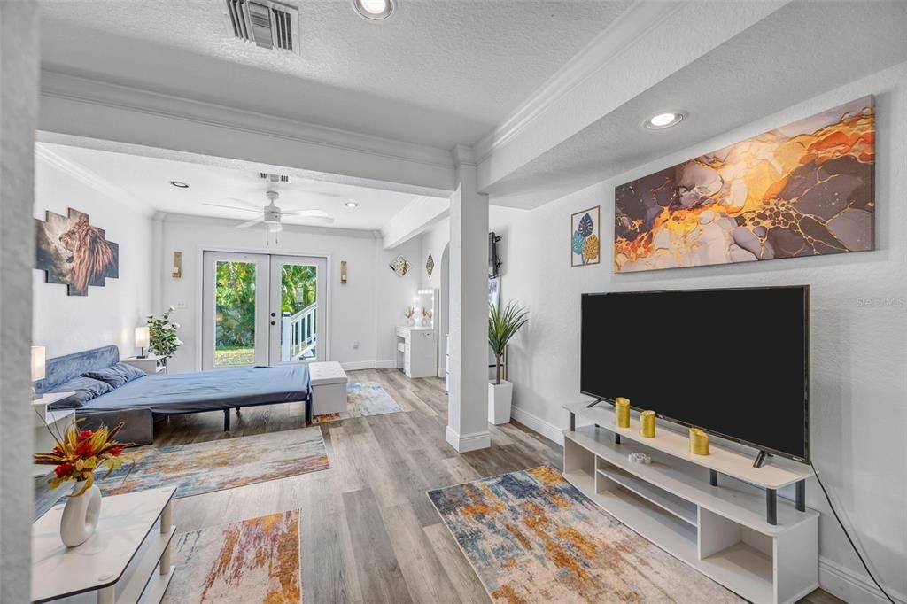 For Sale: $1,100,000 (6 beds, 5 baths, 5006 Square Feet)