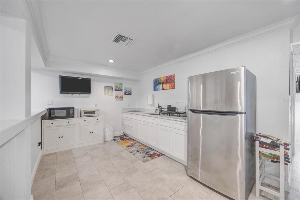 For Sale: $1,100,000 (6 beds, 5 baths, 5006 Square Feet)