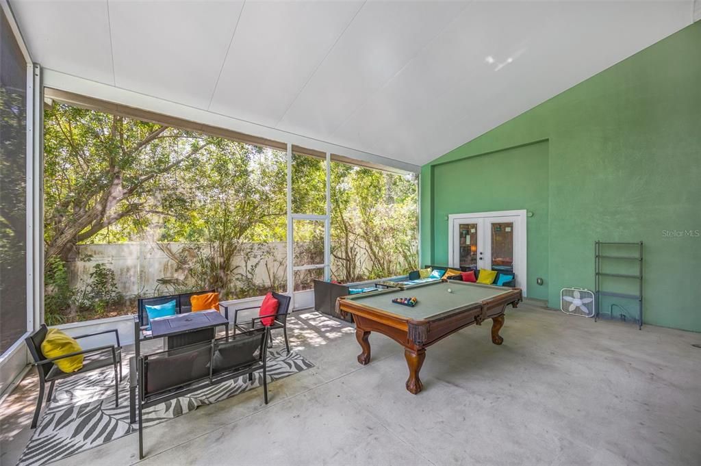 For Sale: $1,100,000 (6 beds, 5 baths, 5006 Square Feet)