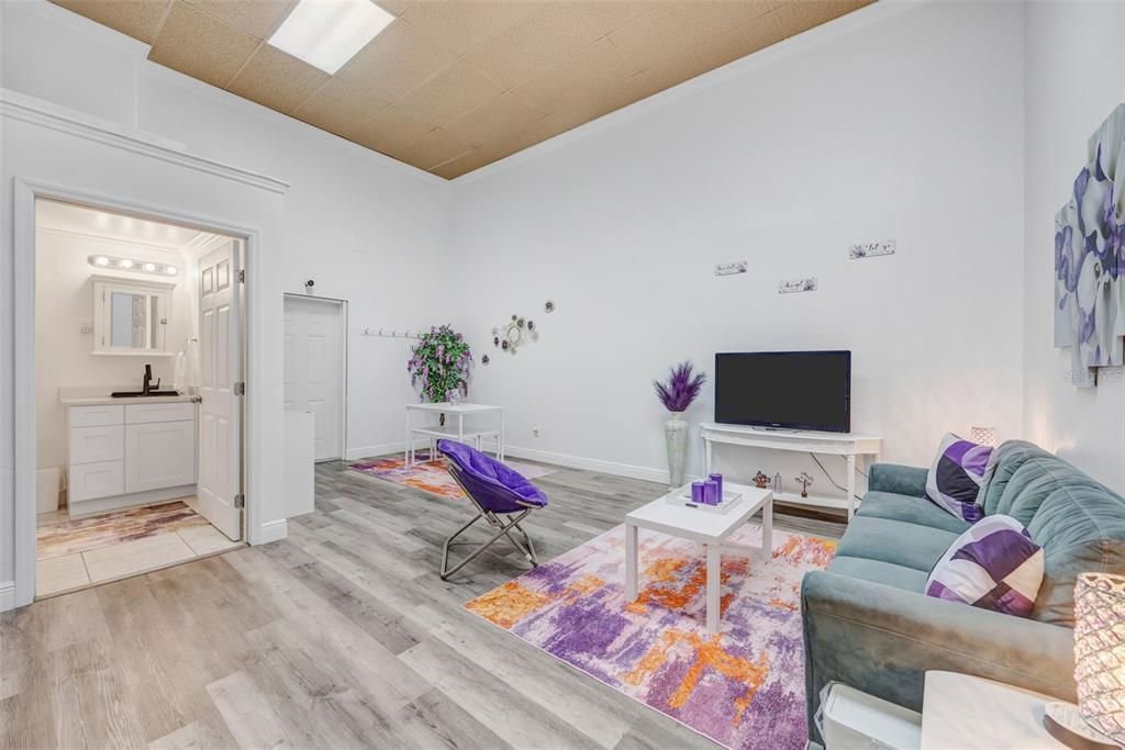 For Sale: $1,100,000 (6 beds, 5 baths, 5006 Square Feet)