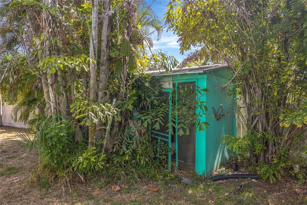 For Sale: $1,100,000 (6 beds, 5 baths, 5006 Square Feet)