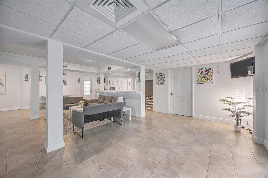 For Sale: $1,100,000 (6 beds, 5 baths, 5006 Square Feet)