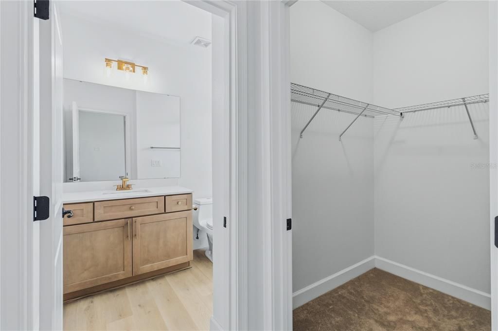 En Venta: $1,365,000 (6 camas, 4 baños, 5051 Pies cuadrados)