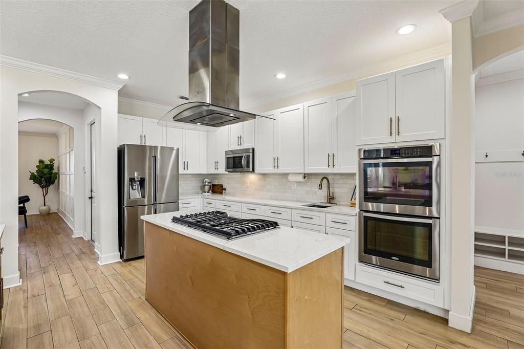 На продажу: $1,499,000 (6 спален, 4 ванн, 5051 Квадратных фут)