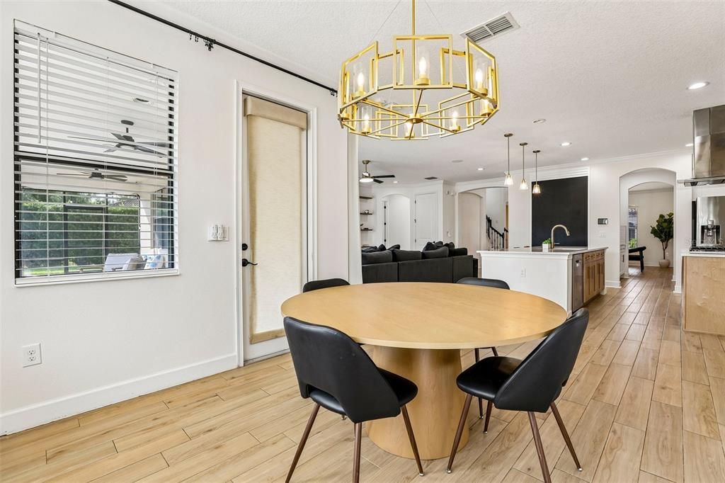 На продажу: $1,499,000 (6 спален, 4 ванн, 5051 Квадратных фут)