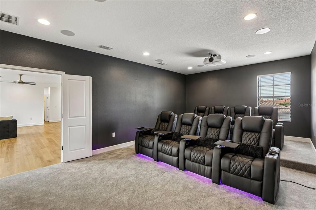 На продажу: $1,499,000 (6 спален, 4 ванн, 5051 Квадратных фут)